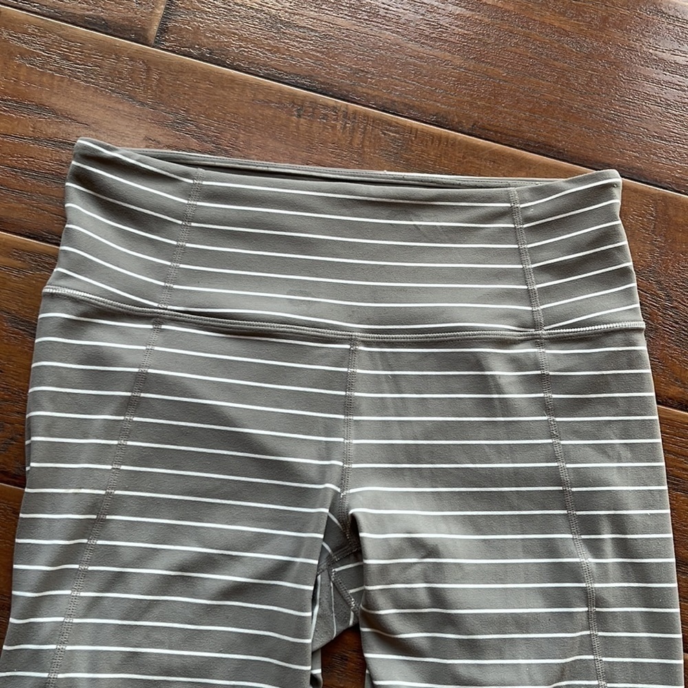 Athleta Leggings - Size Medium - Picture 2 of 10
